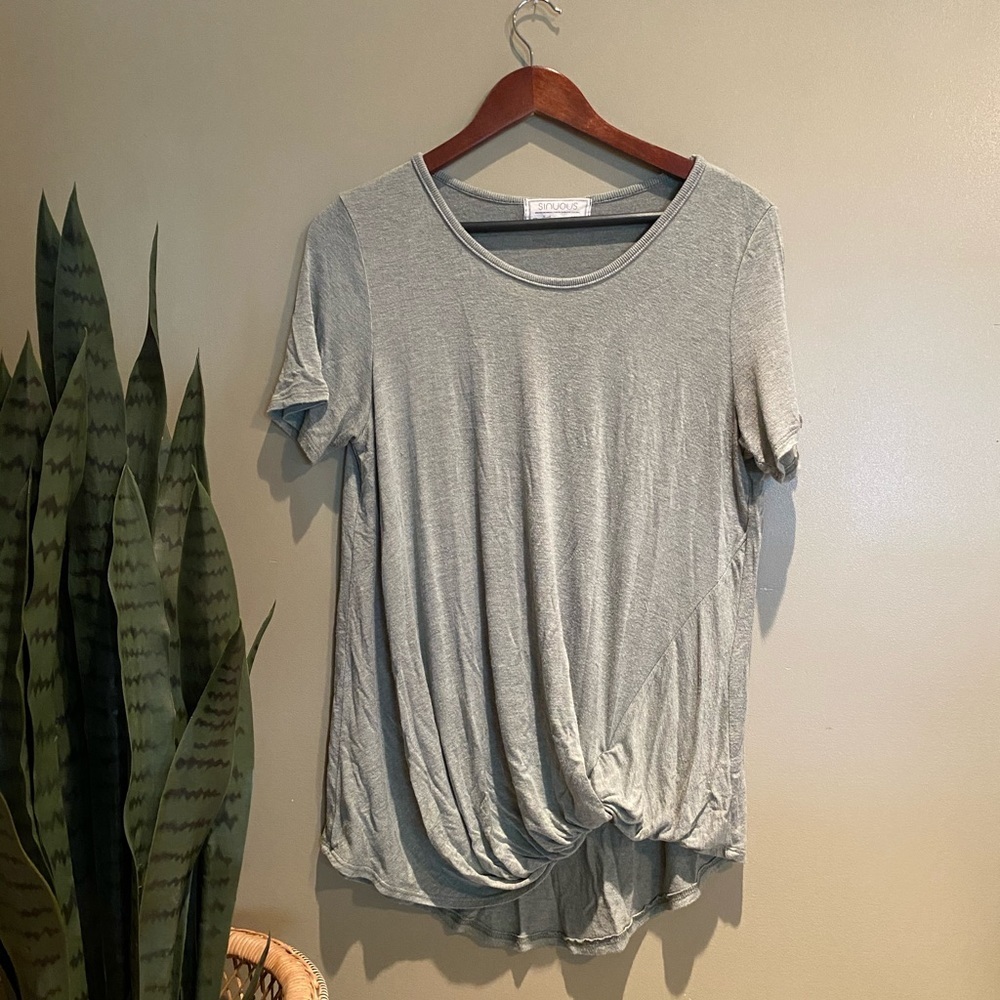 SINUOUS LIGHT GREEN BOTTOM KNOT SPRING TOP